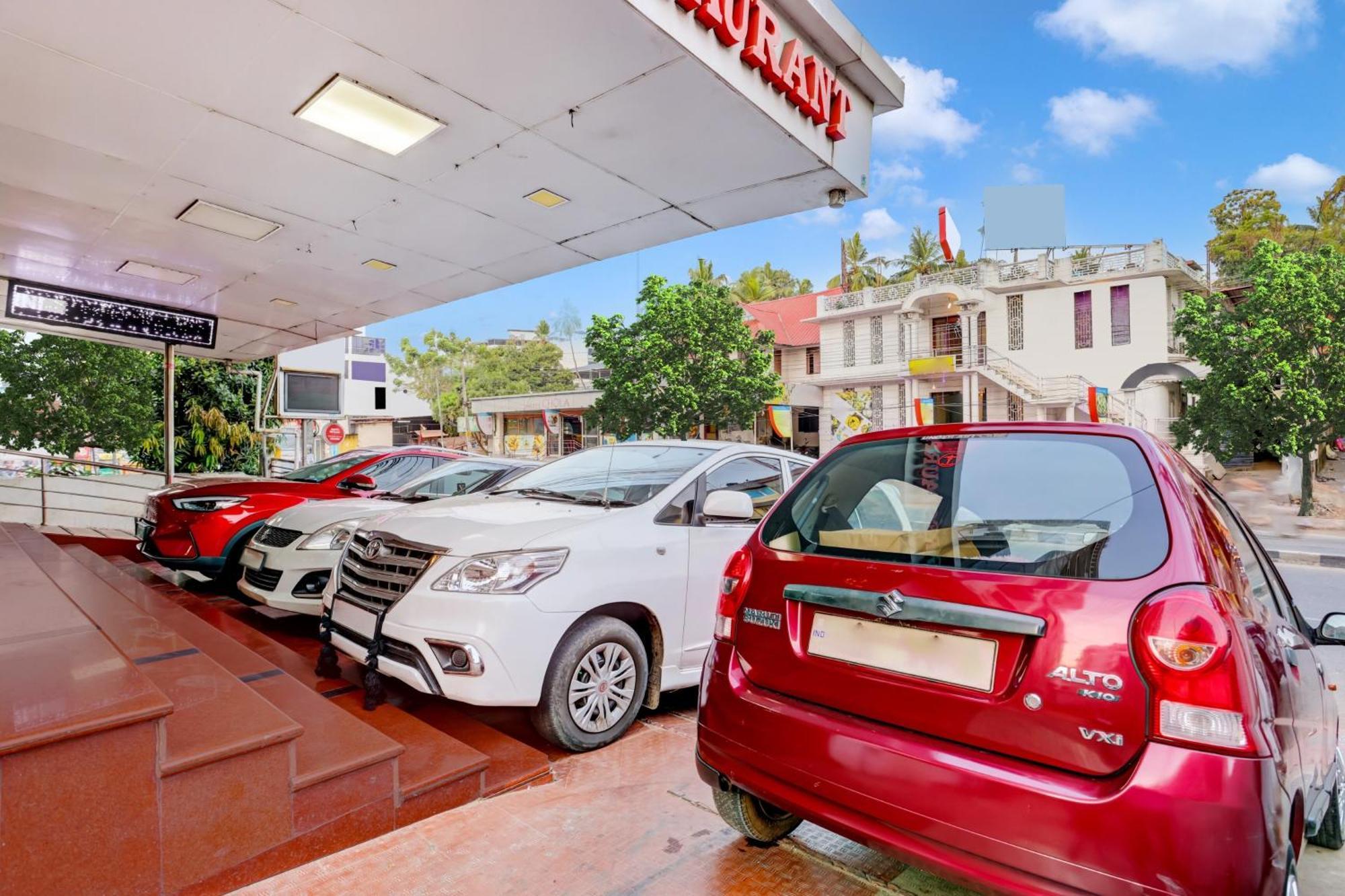 Collection O Thampanoor Hotel Thiruvananthapuram Exterior photo